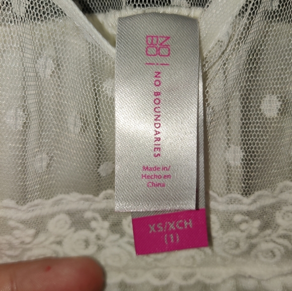 ***No Boundaries Beautiful Cream Blouse - Picture 5 of 6